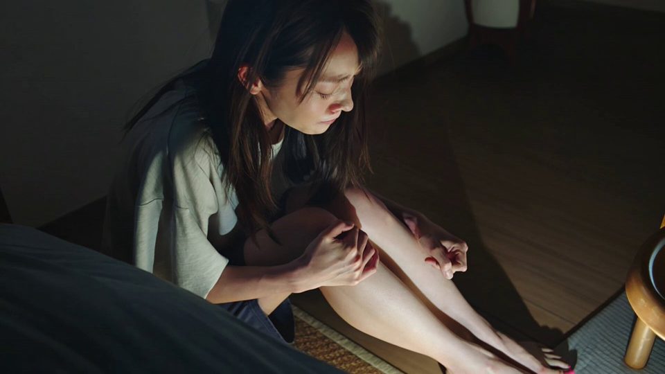 无声的崩溃 — AI video by HAL2400 | AI Visual Creator